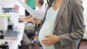 Pregnant businesswoman working in office